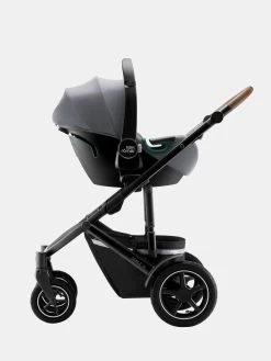 Britax Römer Britax Baby Safe 3 I-Size Frost Grey -Britax Römer BABY SAFE 3 i SIZE FrostGrey 05 SMILE III 2021 72dpi 2000x2000