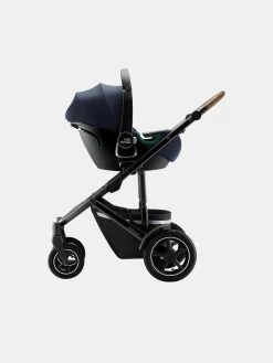 Britax Römer Britax Baby Safe ISense Indigo Blue -Britax Römer BABY SAFE iSENSE IndigoBlue 05 SMILE III 2021 72dpi 2000x2000